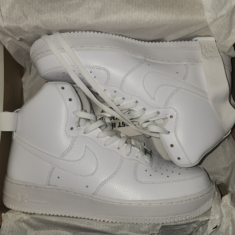 NIKE AIR FORCE 1 HI TRIPLE WHITE